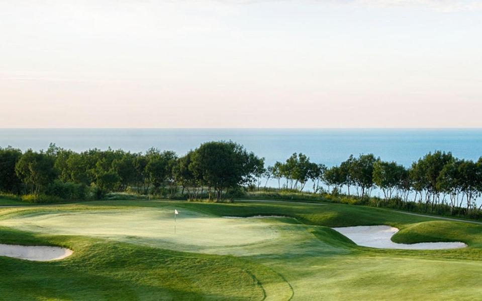 Lighthouse Golf Resort & Spa Apartments Baltsjik Eksteriør bilde