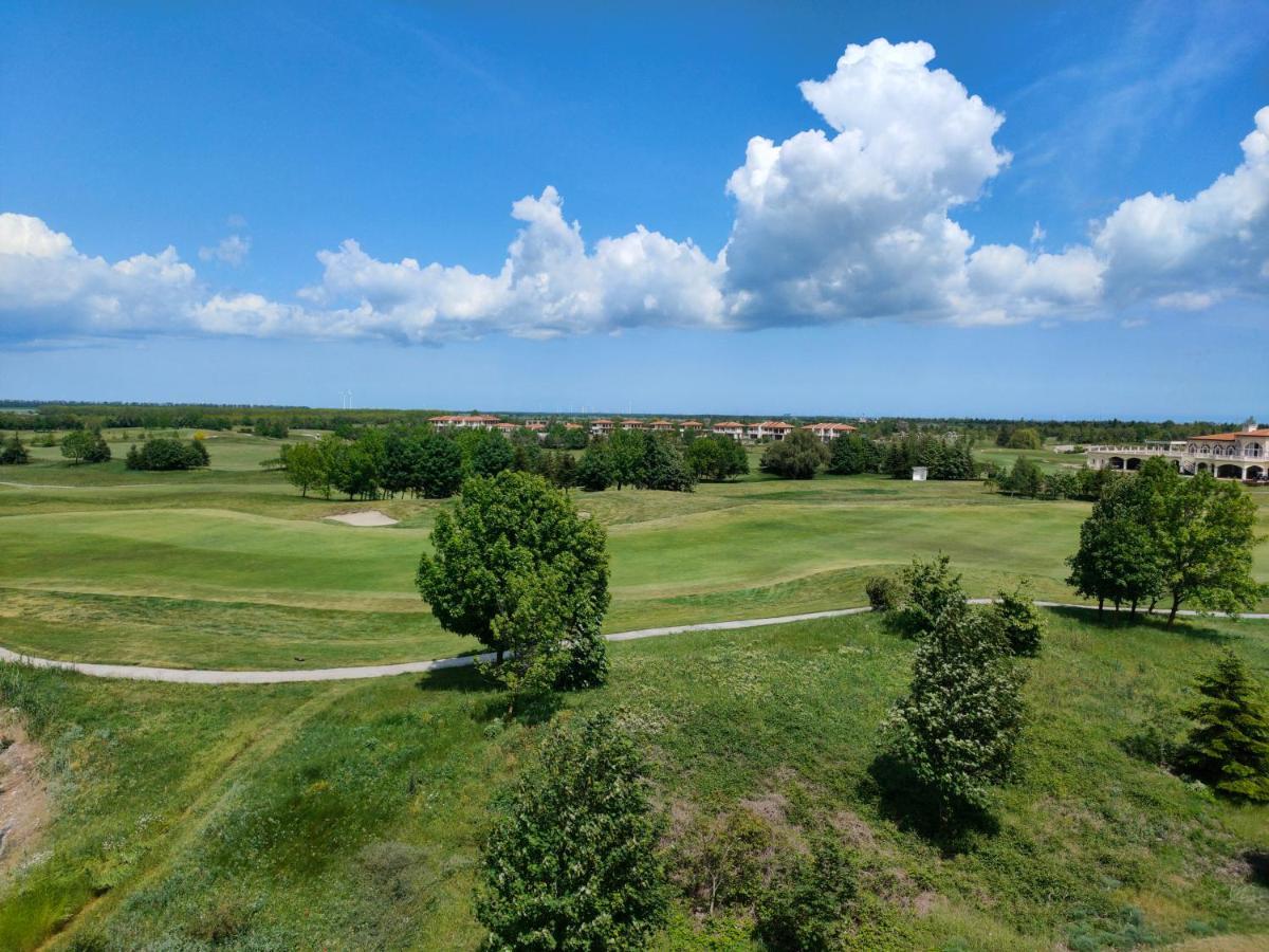 Lighthouse Golf Resort & Spa Apartments Baltsjik Eksteriør bilde