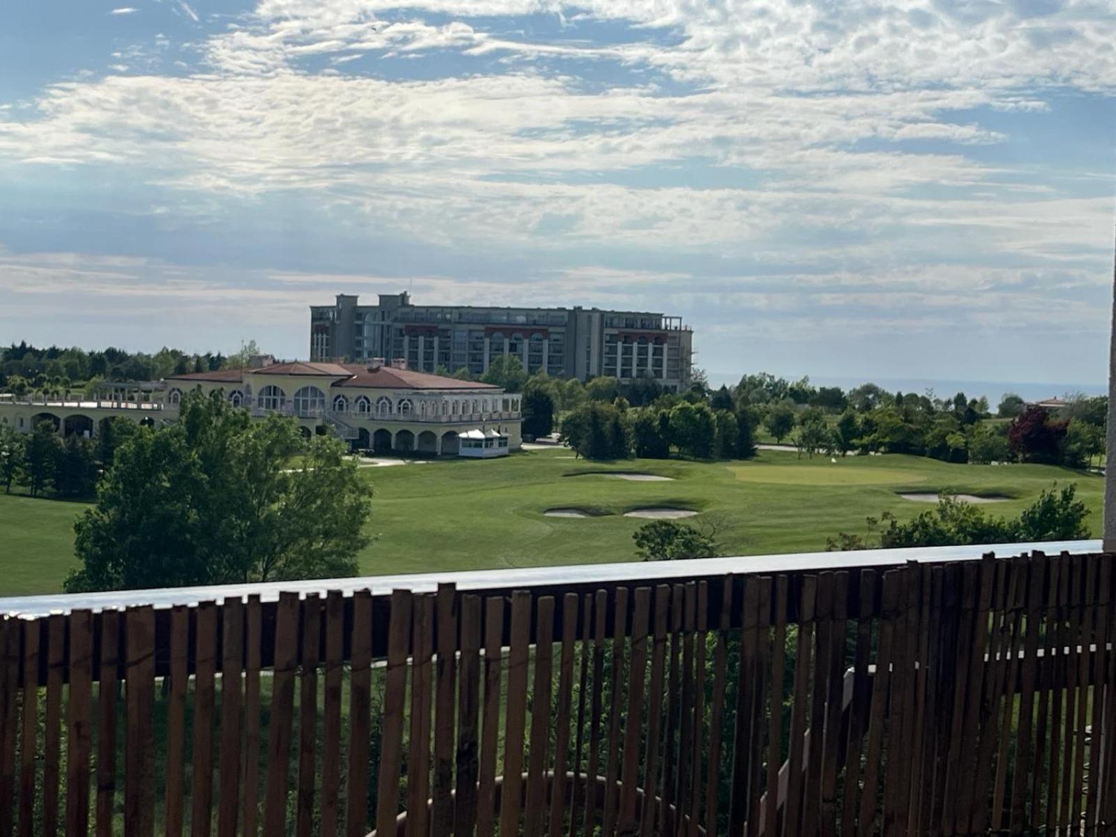 Lighthouse Golf Resort & Spa Apartments Baltsjik Eksteriør bilde